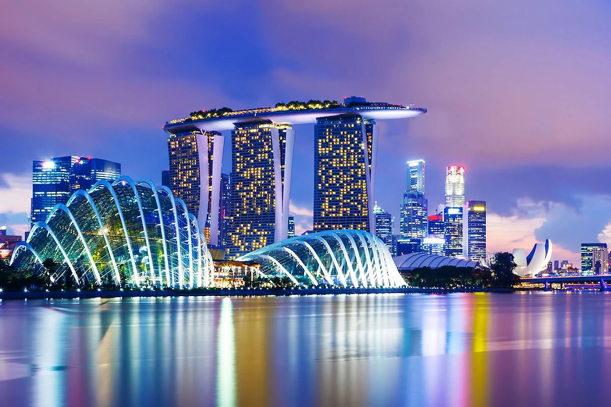 Singapour de nuit.